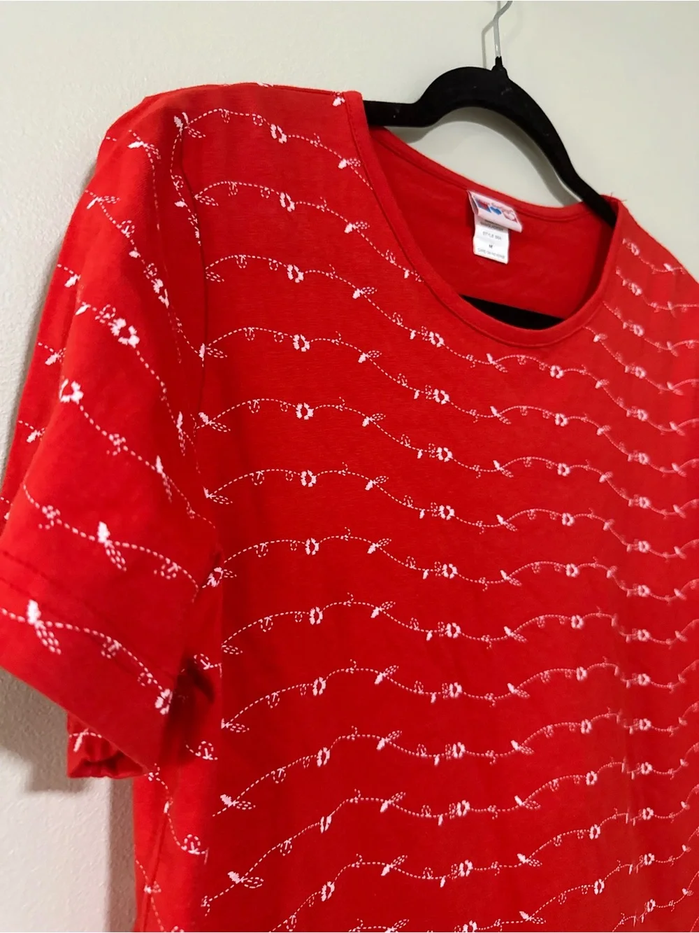 American Sweetheart Red Short Sleeve Tee with White Floral Wave Pattern - Picture 4 of 5